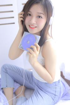 老头猛挺进小雯的体内视频